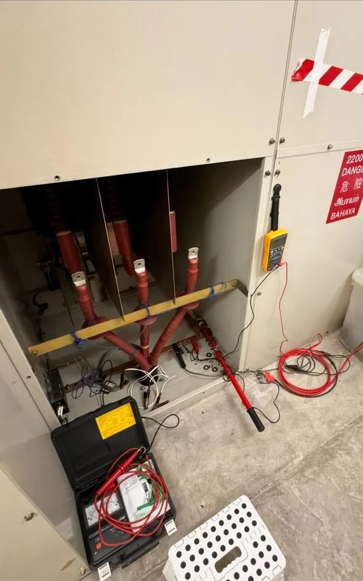 Insulation resistance (IR) test being performed on a power cable with a Megger test set