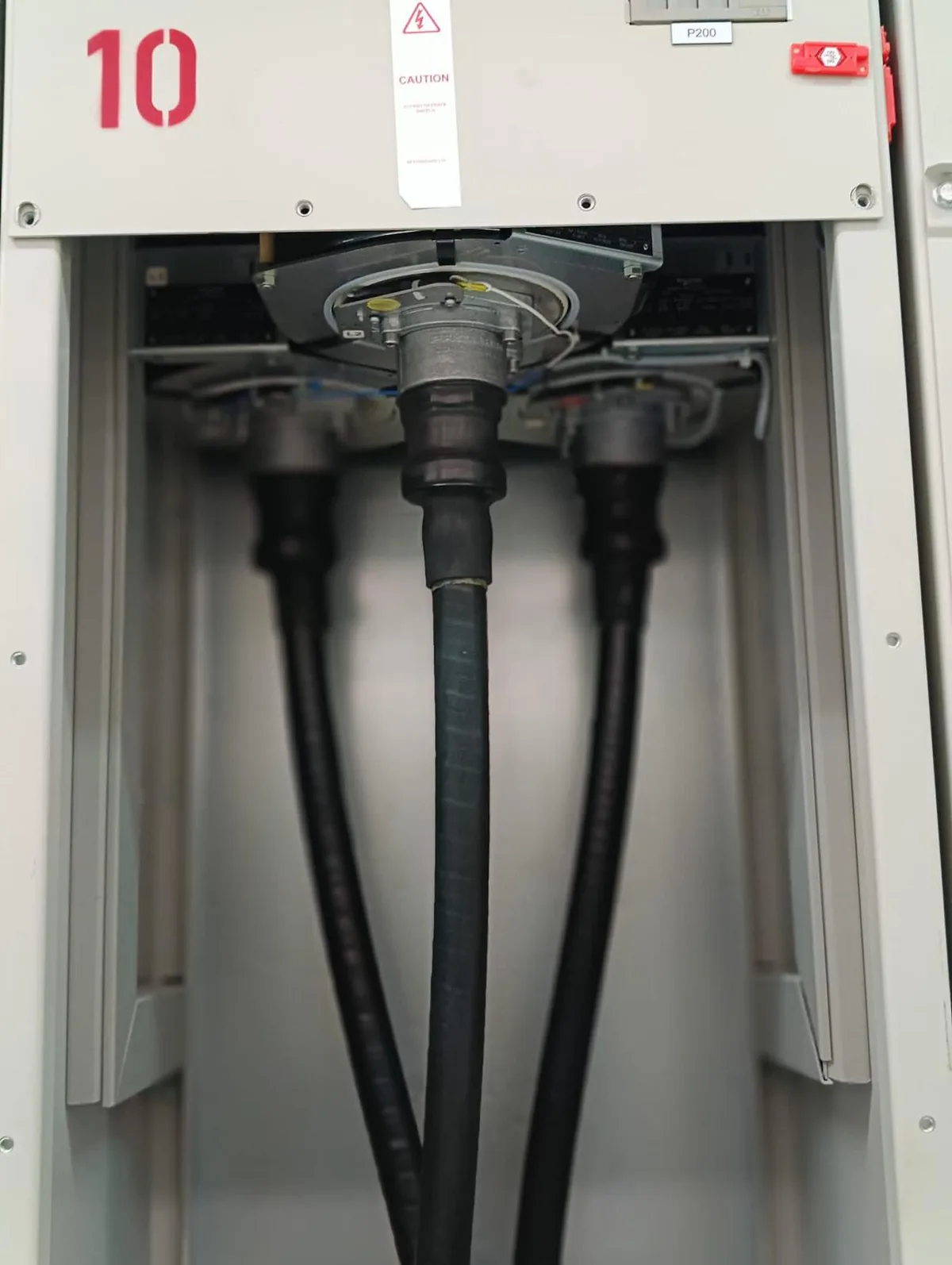 Pre-moulded HV cable joint installation in a cable pit